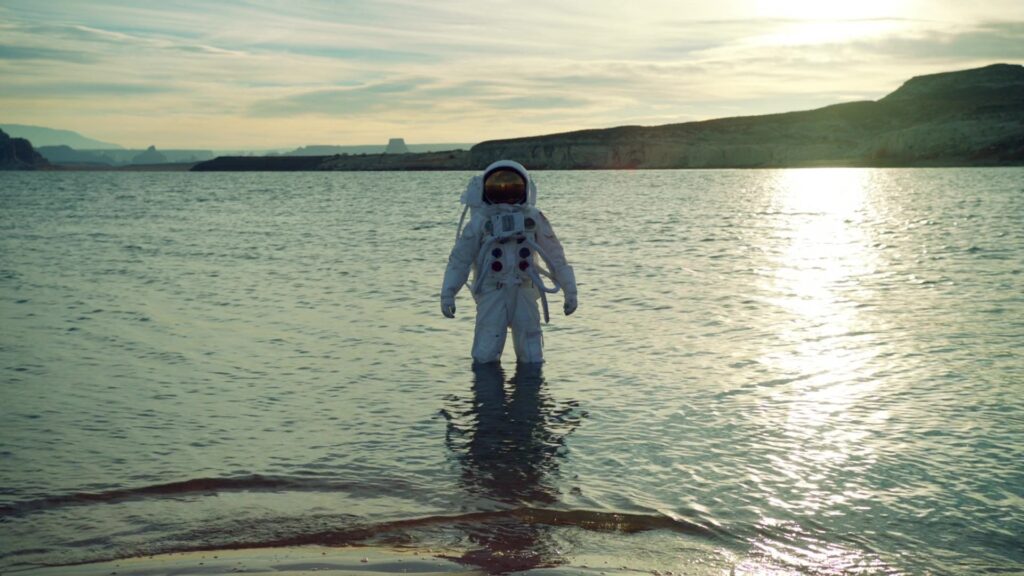 S6E1 - The Impossible Astronaut